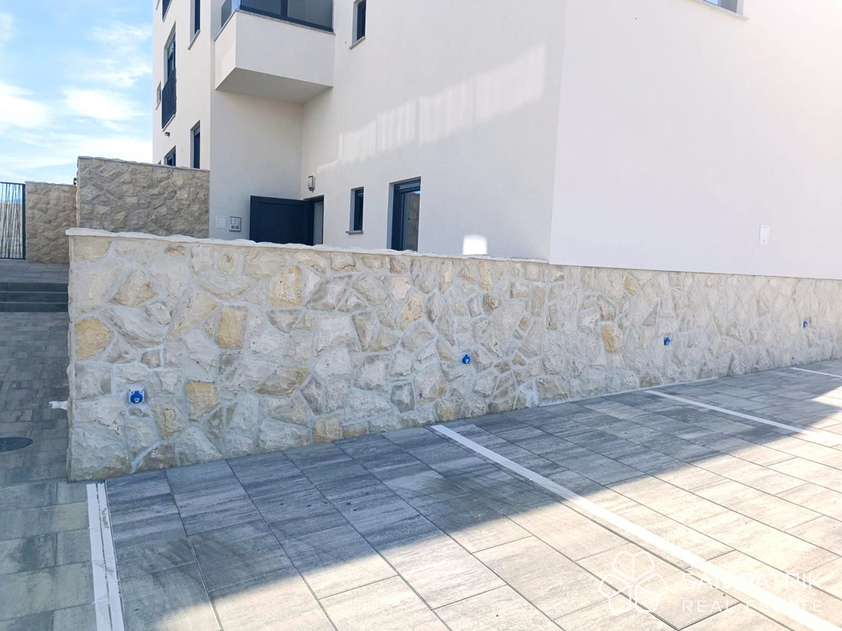 APPARTAMENTO MODERNO CON TERRAZZA SUL TETTO – LA TUA NUOVA CASA VICINO AL MARE - POVLJANA
