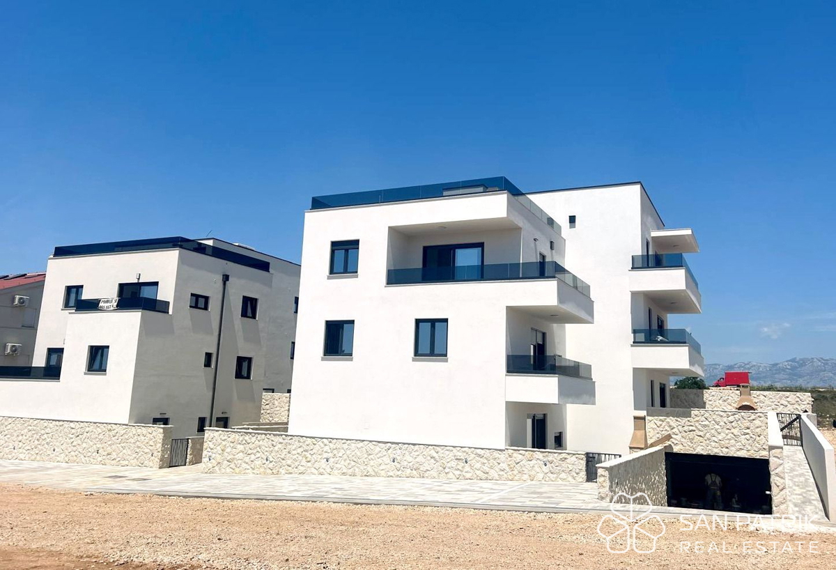 APPARTAMENTO MODERNO CON TERRAZZA SUL TETTO – LA TUA NUOVA CASA VICINO AL MARE - POVLJANA