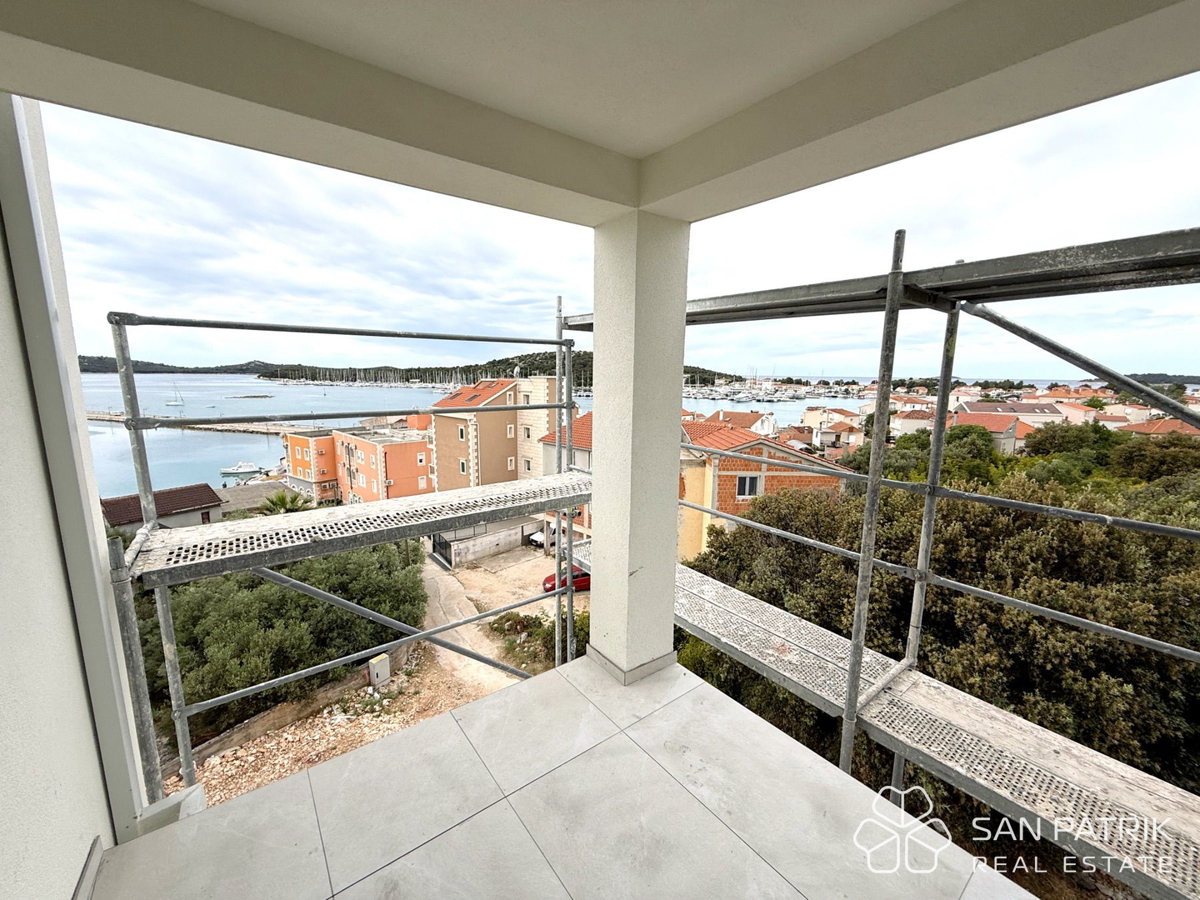 ROGOZNICA – NUOVA COSTRUZIONE IN CENTRO, A 70m DAL MARE – VISTA PANORAMICA