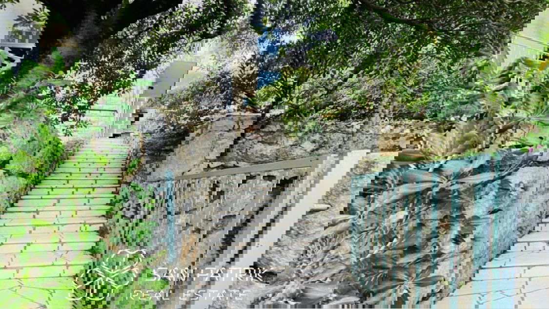 Novi Vinodolski: Casa con ampio giardino e vista sul mare