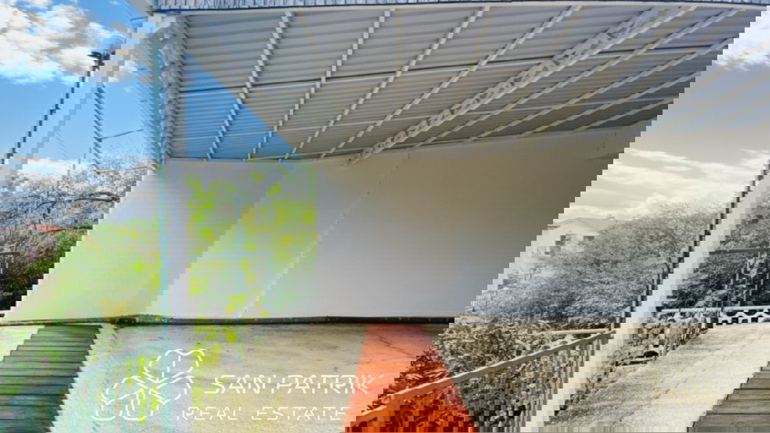 Novi Vinodolski: Casa con ampio giardino e vista sul mare