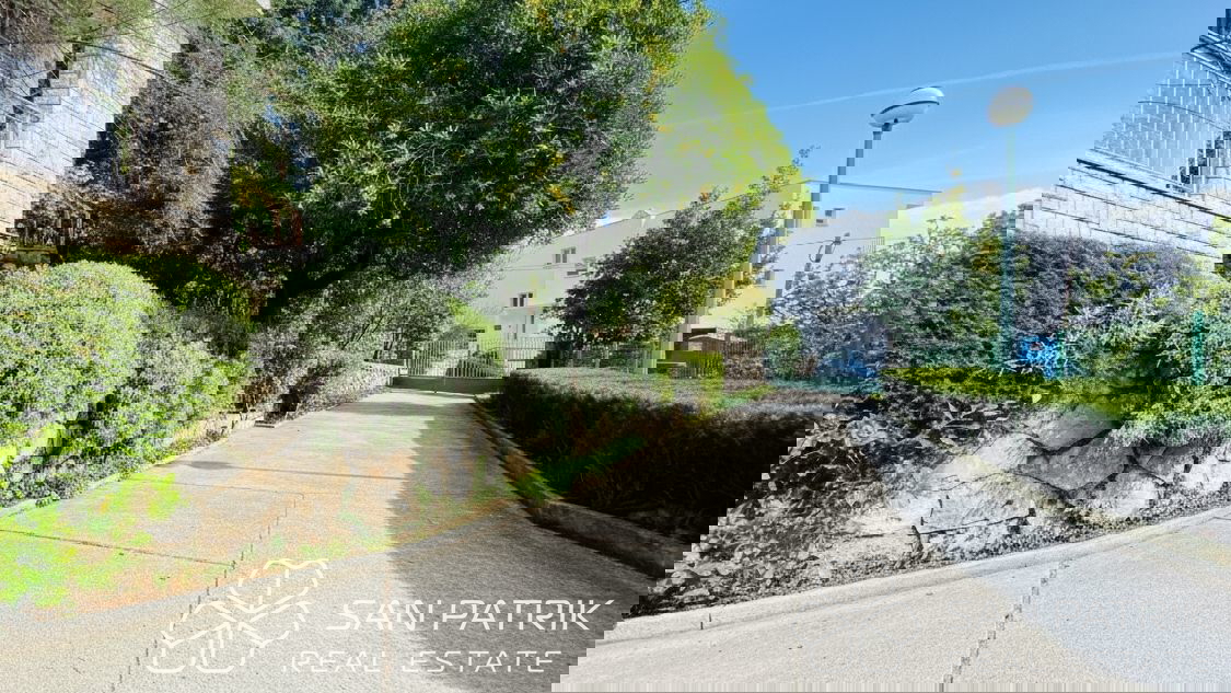 Novi Vinodolski: Casa con ampio giardino e vista sul mare