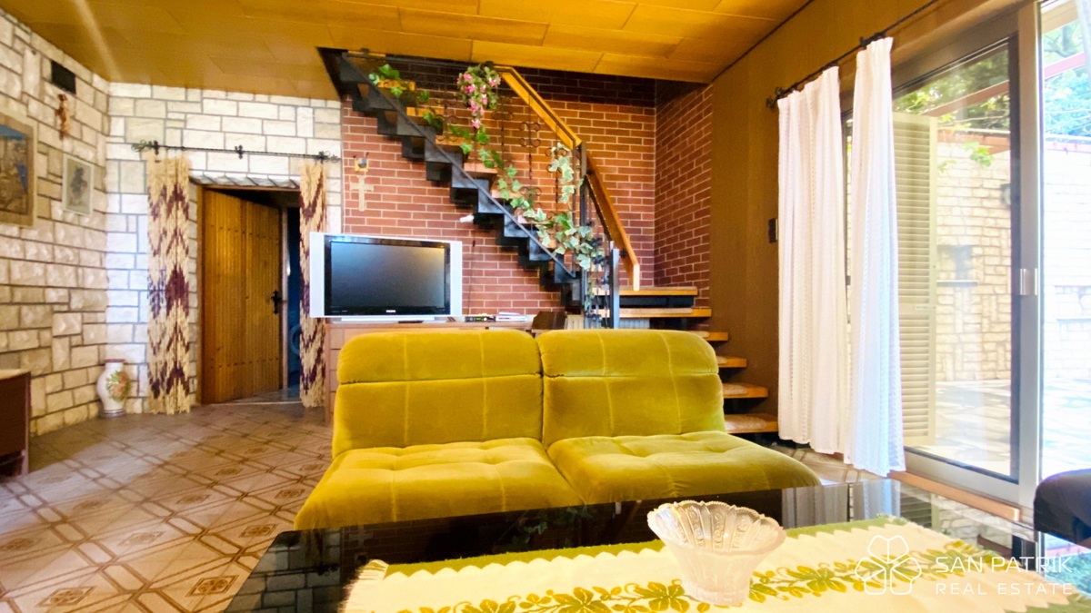 Novi Vinodolski: Casa con ampio giardino e vista sul mare