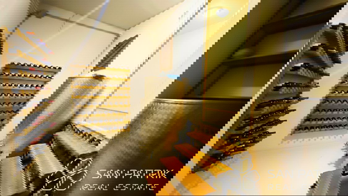 Novi Vinodolski: Casa con ampio giardino e vista sul mare