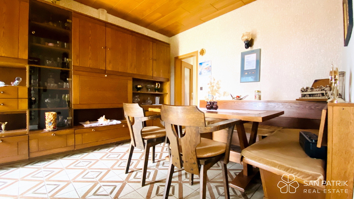 Novi Vinodolski: Casa con ampio giardino e vista sul mare