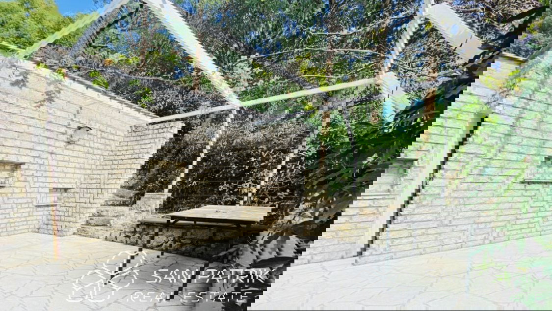 Novi Vinodolski: Casa con ampio giardino e vista sul mare