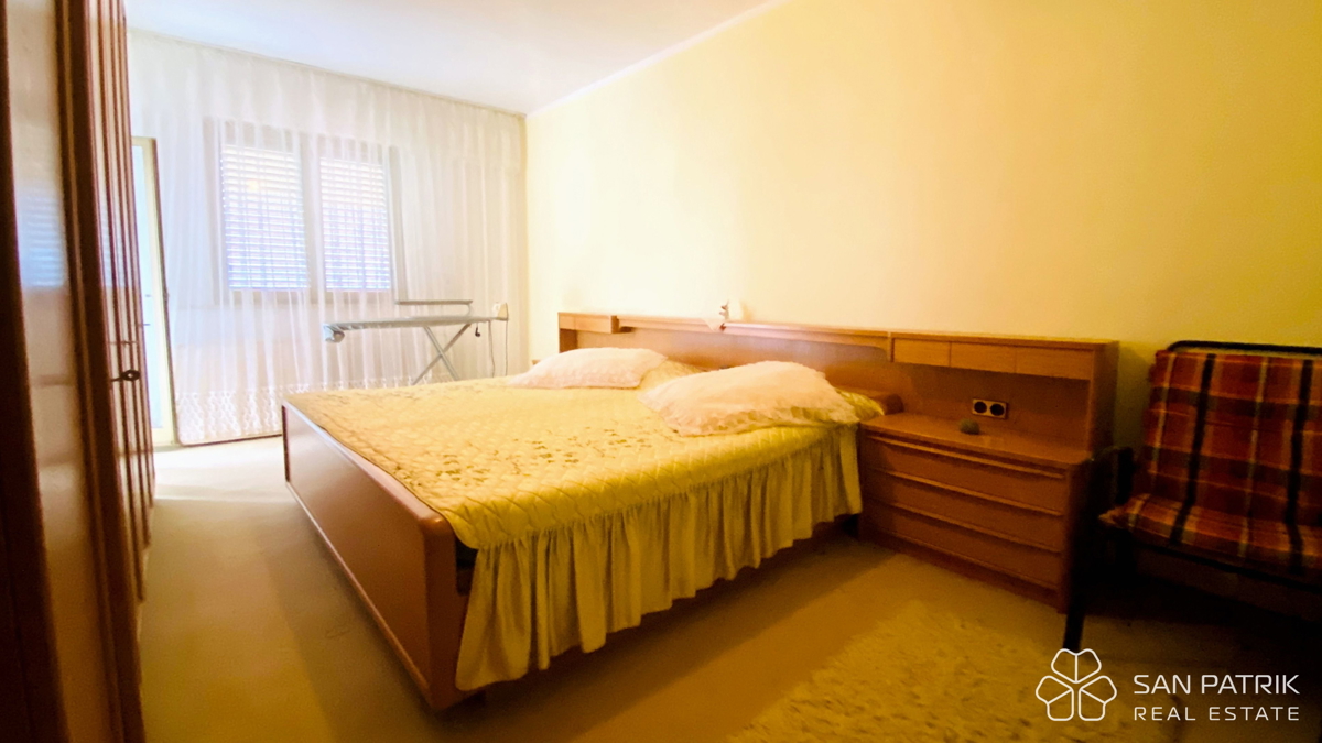 Novi Vinodolski: Casa con ampio giardino e vista sul mare