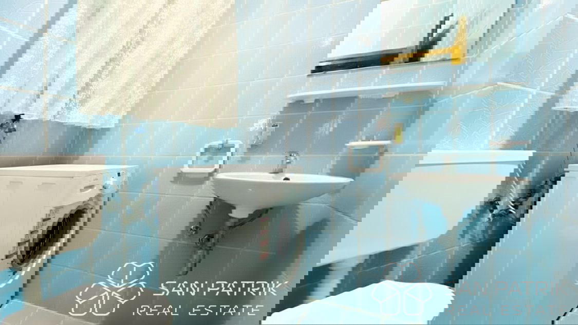 Novi Vinodolski: Casa con ampio giardino e vista sul mare