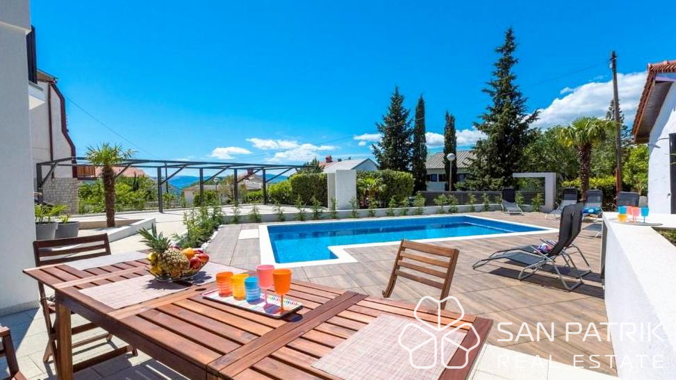 Casa a schiera moderna ristrutturata a Dramlje