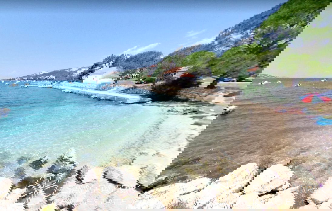 Casa moderna (234m2) con piscina, a 150 m dal mare a Novalja sull'isola di Pag