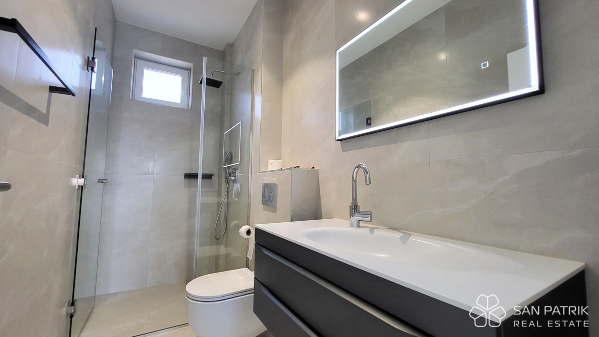 Appartamento moderno con 3 stanze (71 m2) a Crikvenica