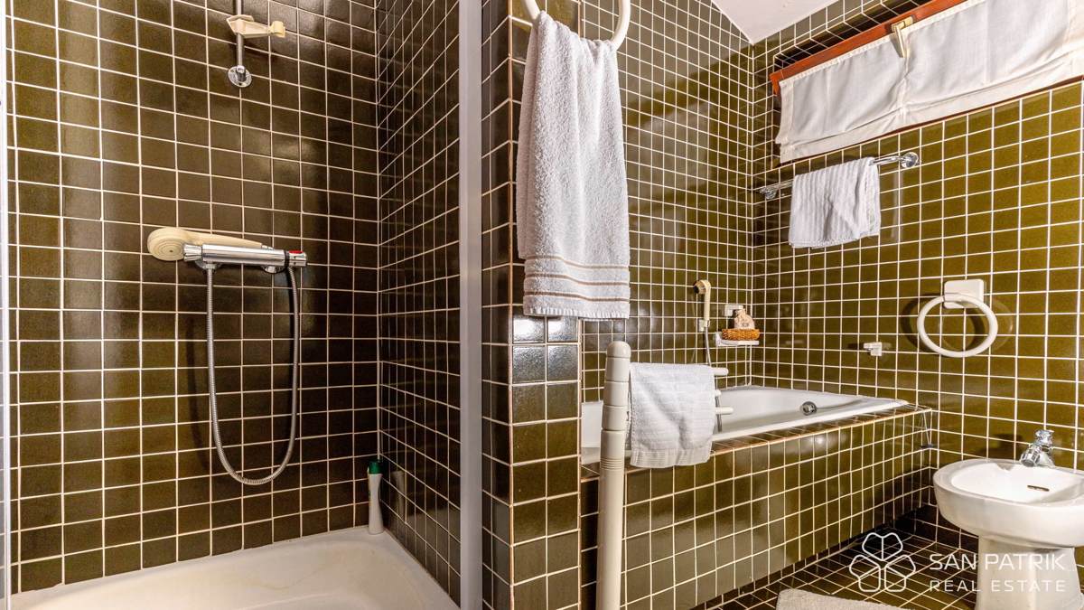 Casa con 2 unità abitative vicino al mare a Crikvenica