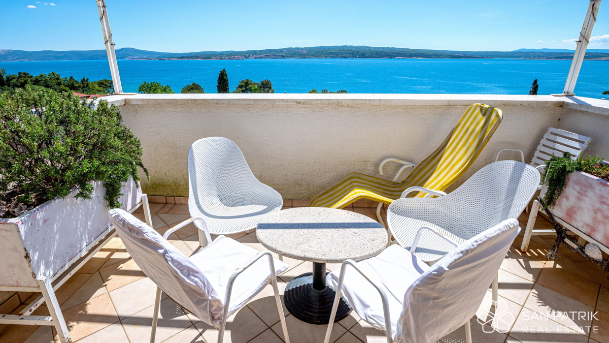 Casa con 2 unità abitative vicino al mare a Crikvenica