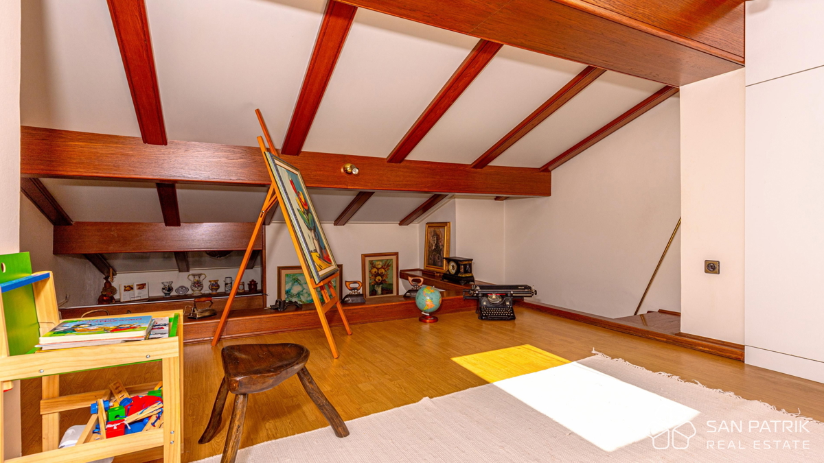 Casa con 2 unità abitative vicino al mare a Crikvenica