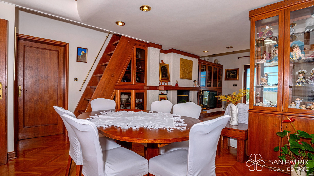 Casa con 2 unità abitative vicino al mare a Crikvenica