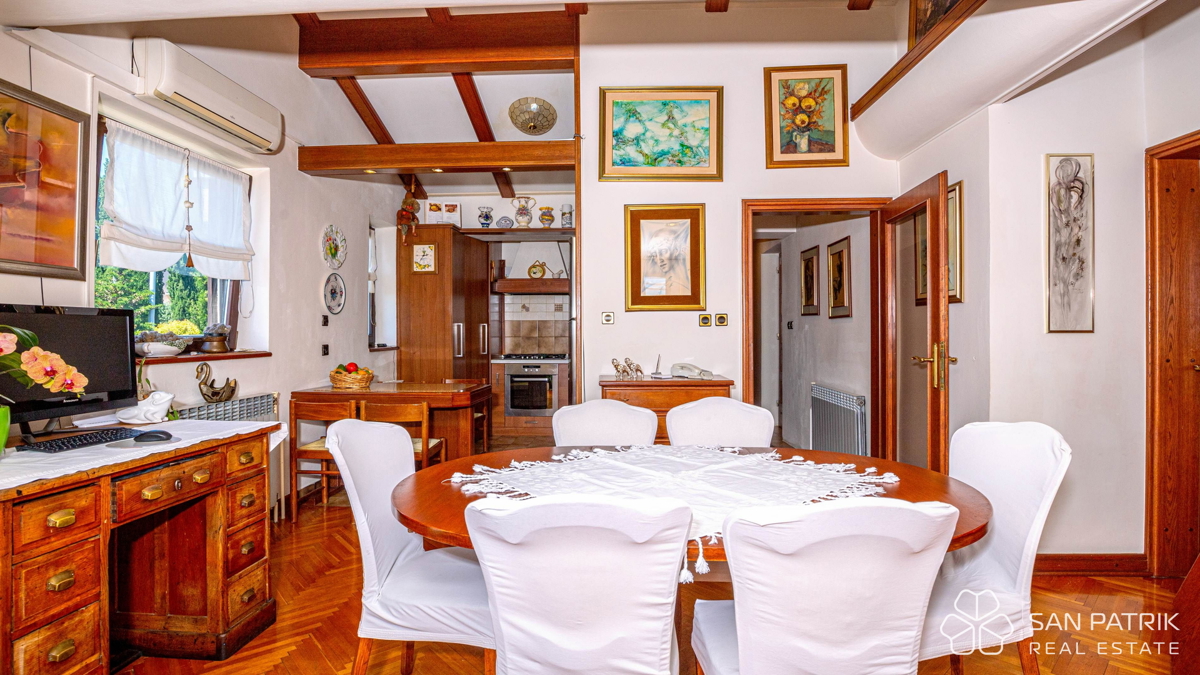 Casa con 2 unità abitative vicino al mare a Crikvenica