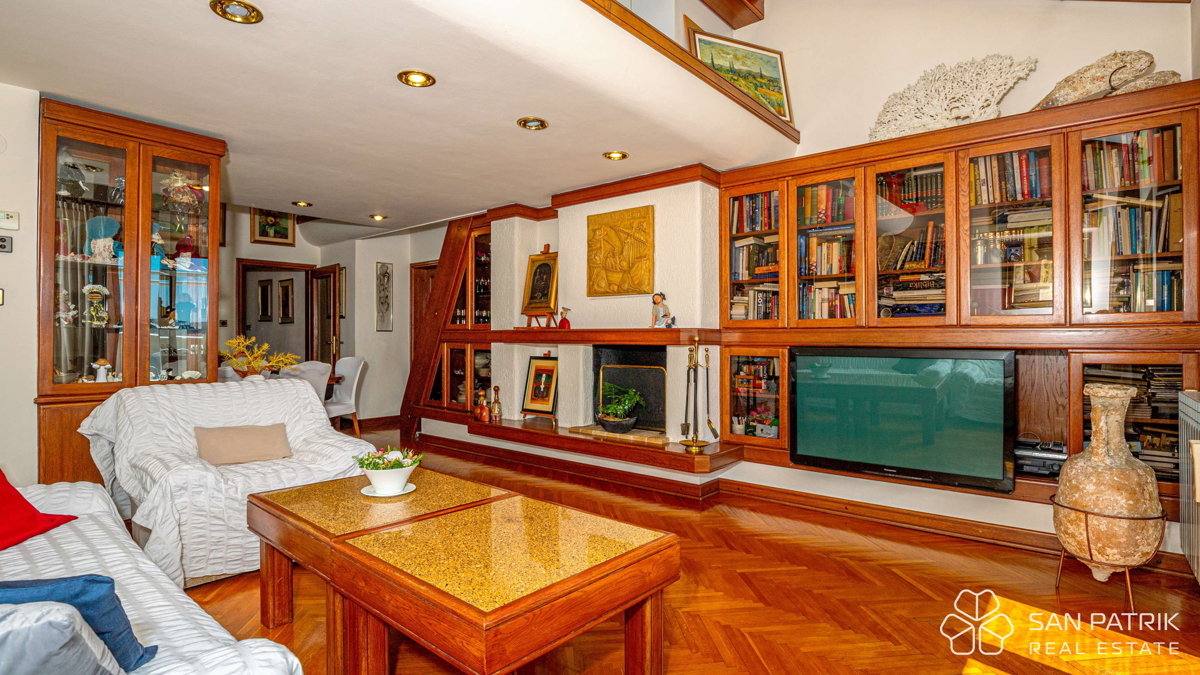 Casa con 2 unità abitative vicino al mare a Crikvenica