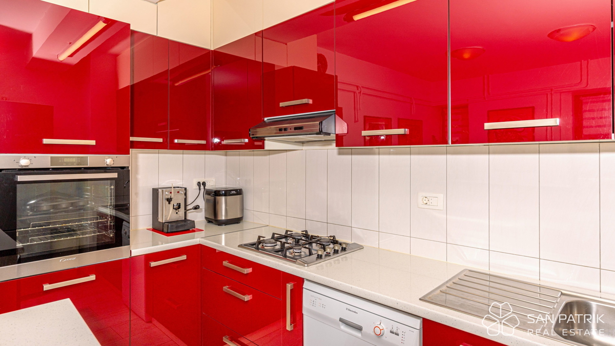 Casa con 2 unità abitative vicino al mare a Crikvenica