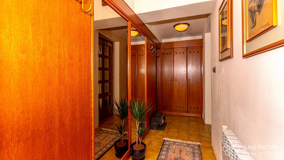 Casa con 2 unità abitative vicino al mare a Crikvenica