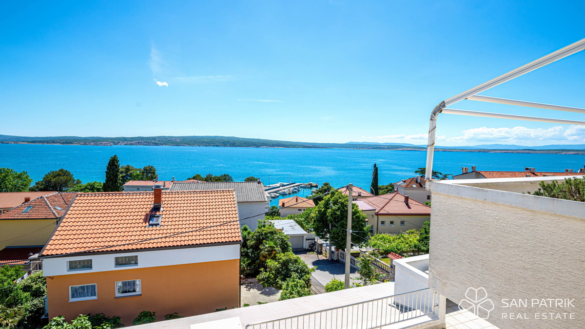 Casa con 2 unità abitative vicino al mare a Crikvenica