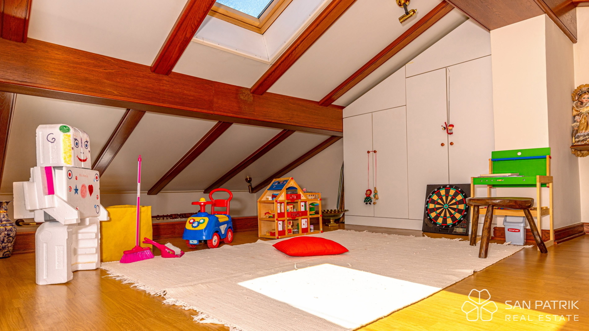 Casa con 2 unità abitative vicino al mare a Crikvenica