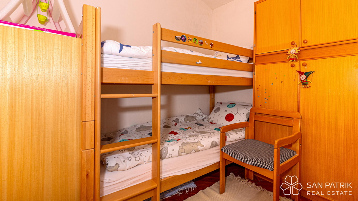 Casa con 2 unità abitative vicino al mare a Crikvenica