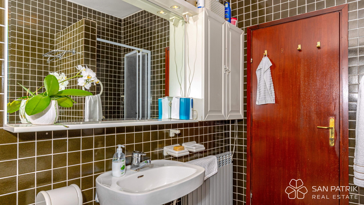 Casa con 2 unità abitative vicino al mare a Crikvenica