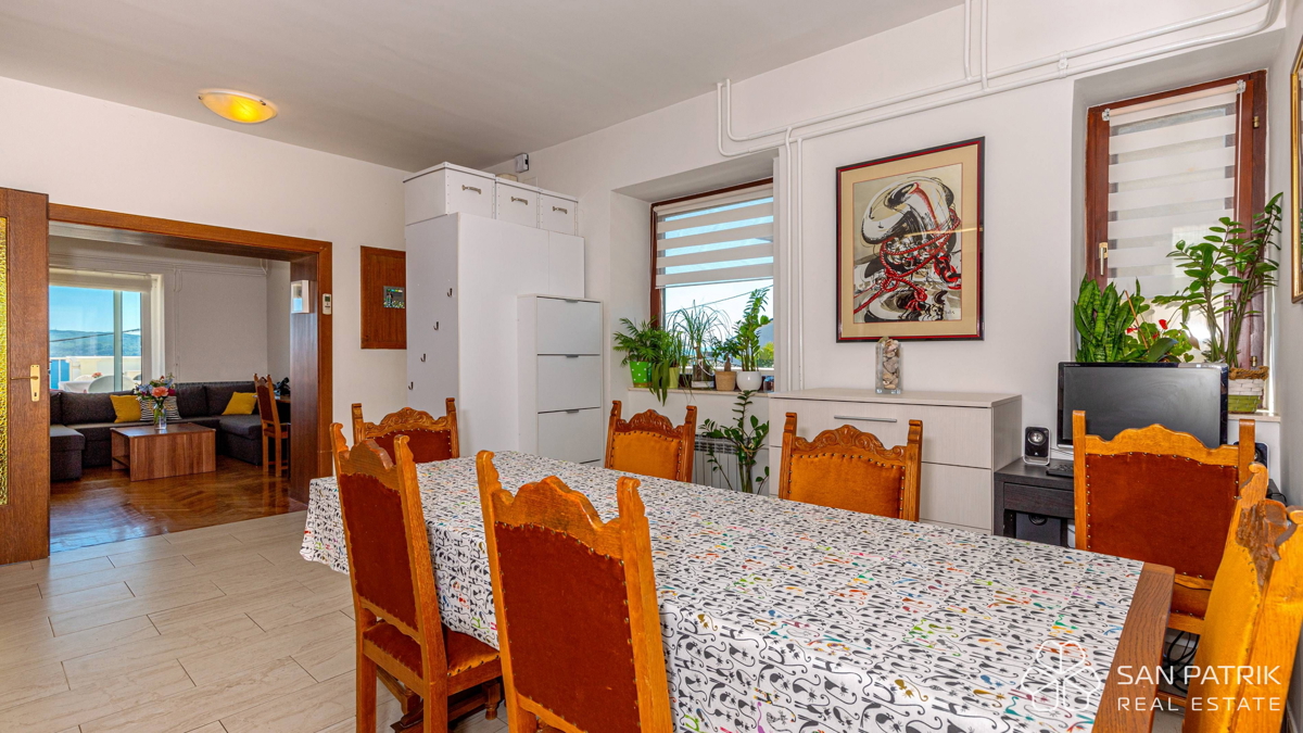 Casa con 2 unità abitative vicino al mare a Crikvenica