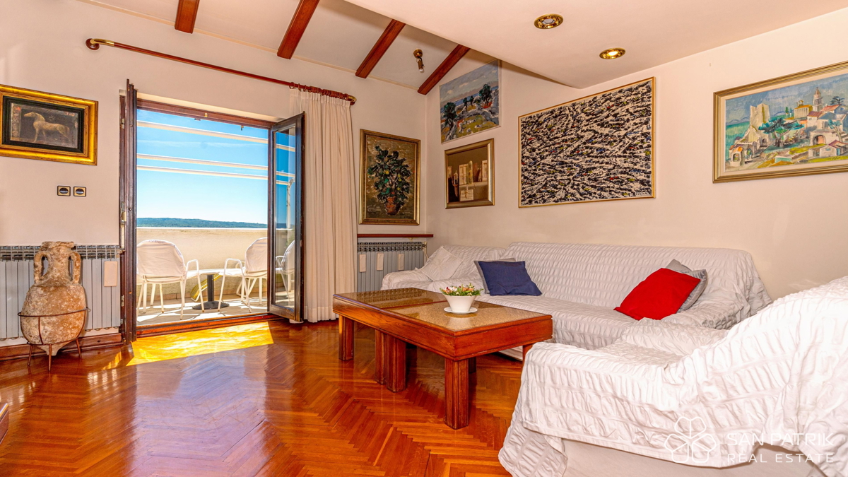 Casa con 2 unità abitative vicino al mare a Crikvenica