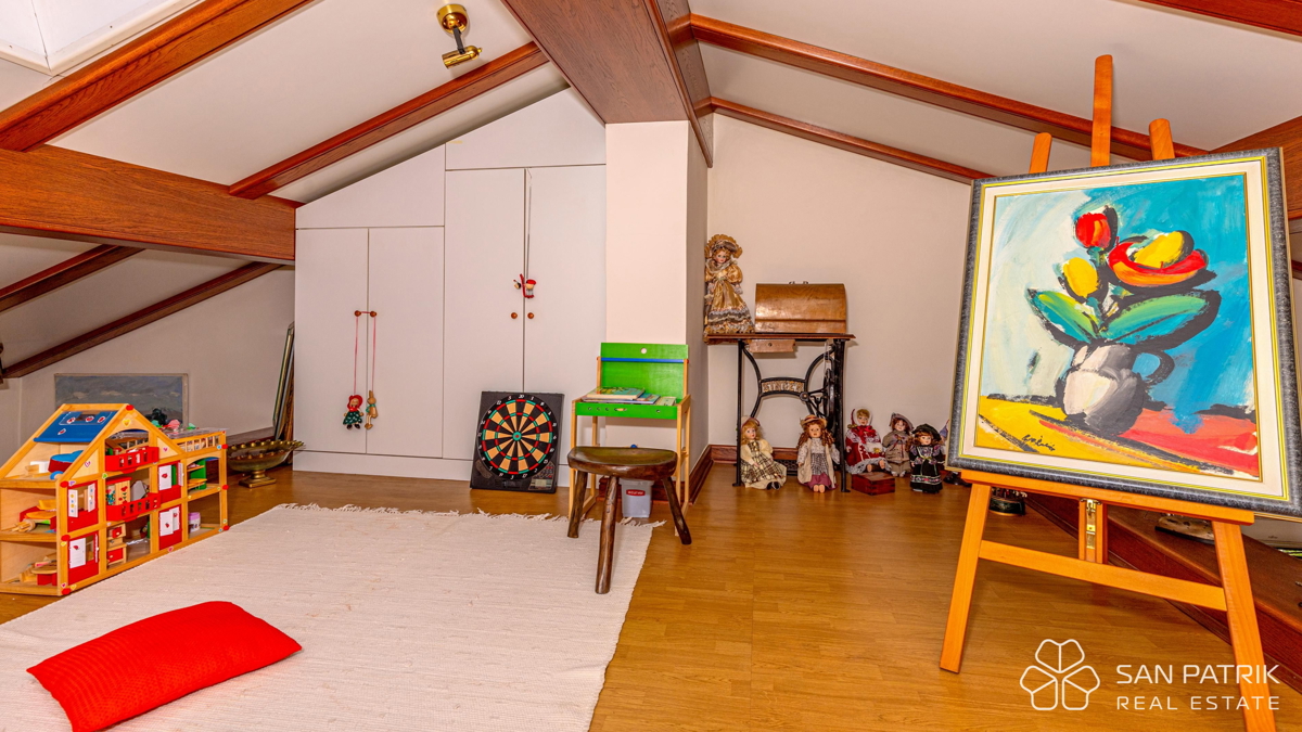 Casa con 2 unità abitative vicino al mare a Crikvenica