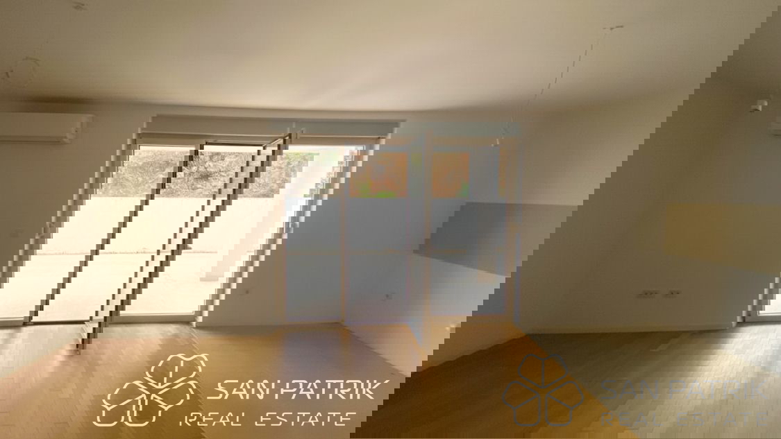 Appartamento con giardino e piscina condominiale a Crikvenica