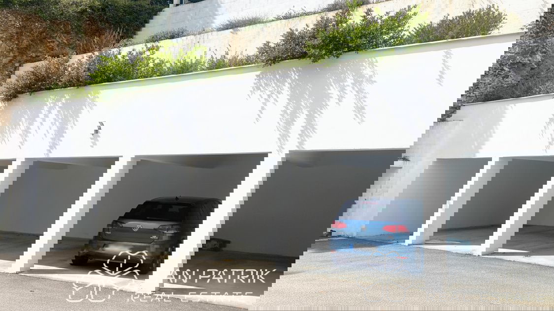 Appartamento con giardino e piscina condominiale a Crikvenica