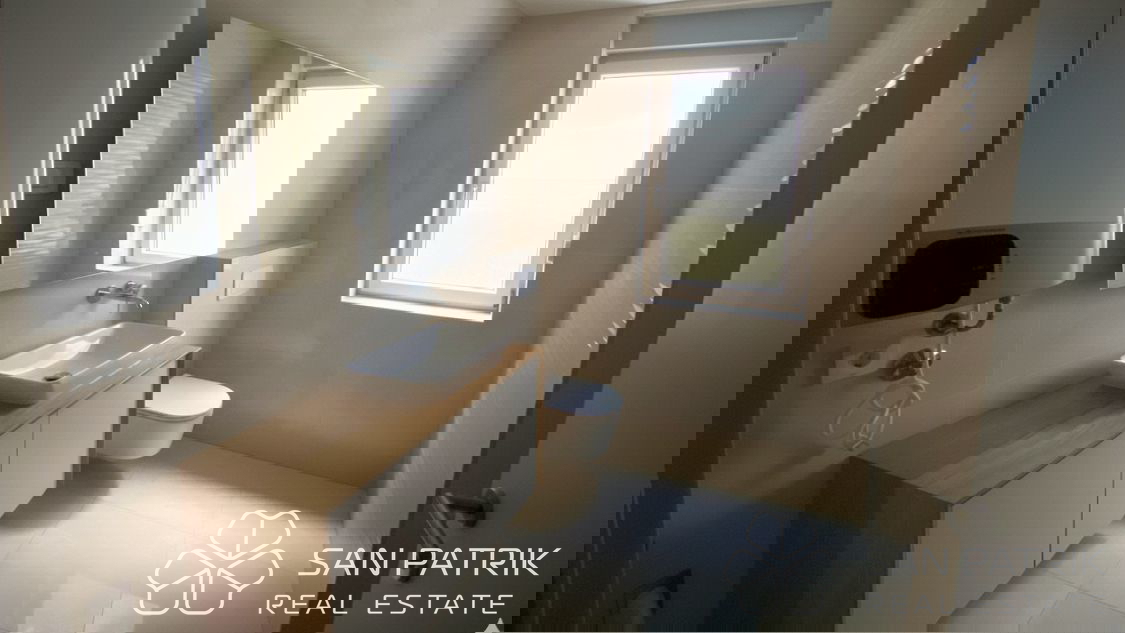 Appartamento con giardino e piscina condominiale a Crikvenica