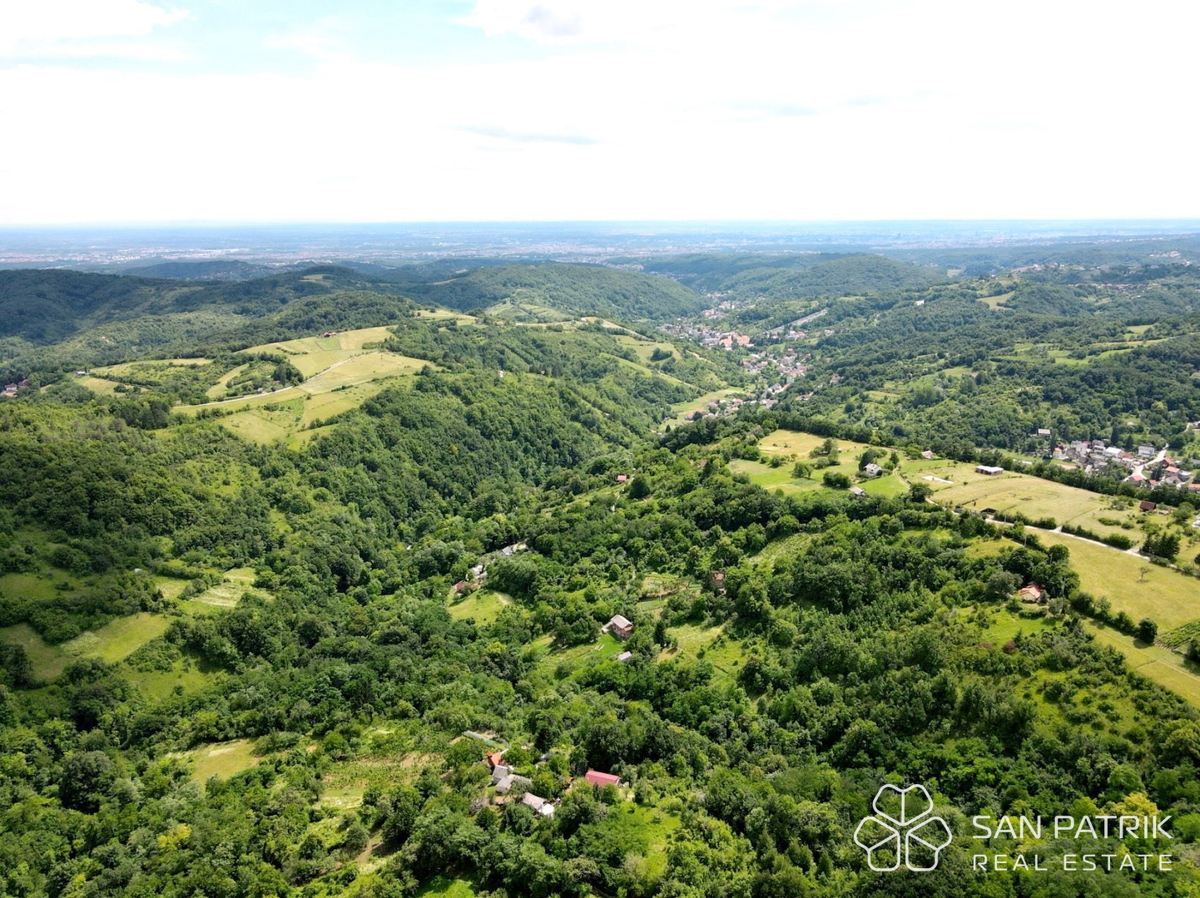 Natura incontaminata a un passo dalla città – terreno edificabile a Medvednica