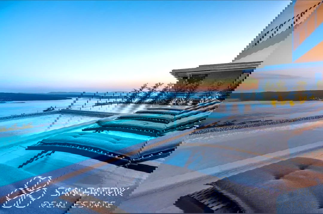 La tua nuova casa sul Kvarner – villa con piscina e vista spettacolare