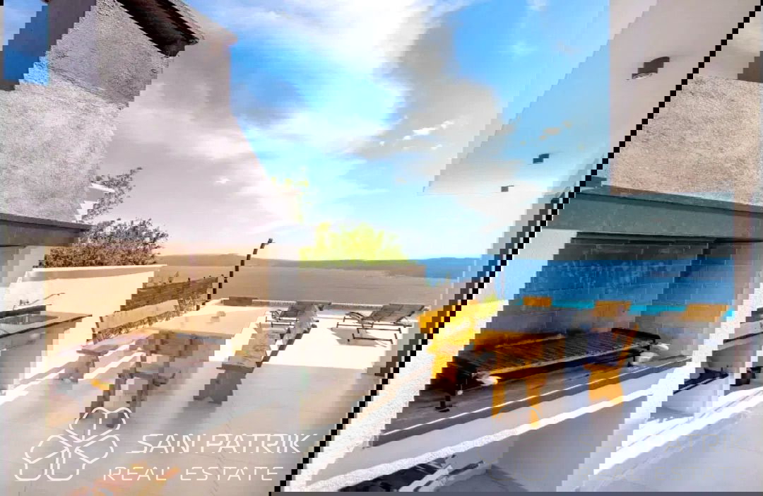 La tua nuova casa sul Kvarner – villa con piscina e vista spettacolare