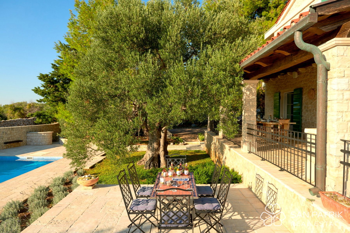 Villa autoctona tra ulivi millenari sull'isola di Pag