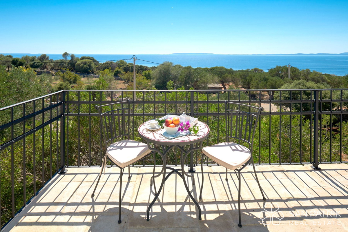 Villa autoctona tra ulivi millenari sull'isola di Pag