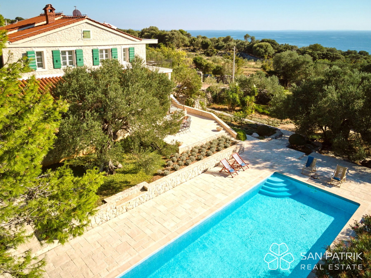 Villa autoctona tra ulivi millenari sull'isola di Pag