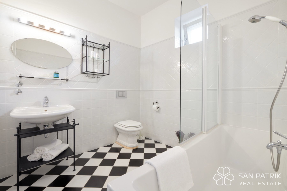 Villa autoctona tra ulivi millenari sull'isola di Pag