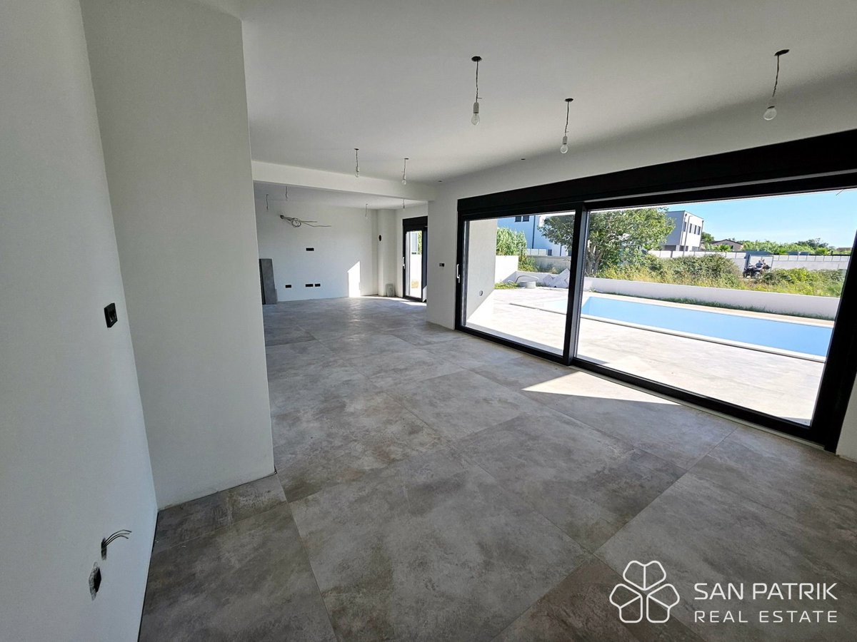 Casa moderna con piscina vicino al mare – Vrsi