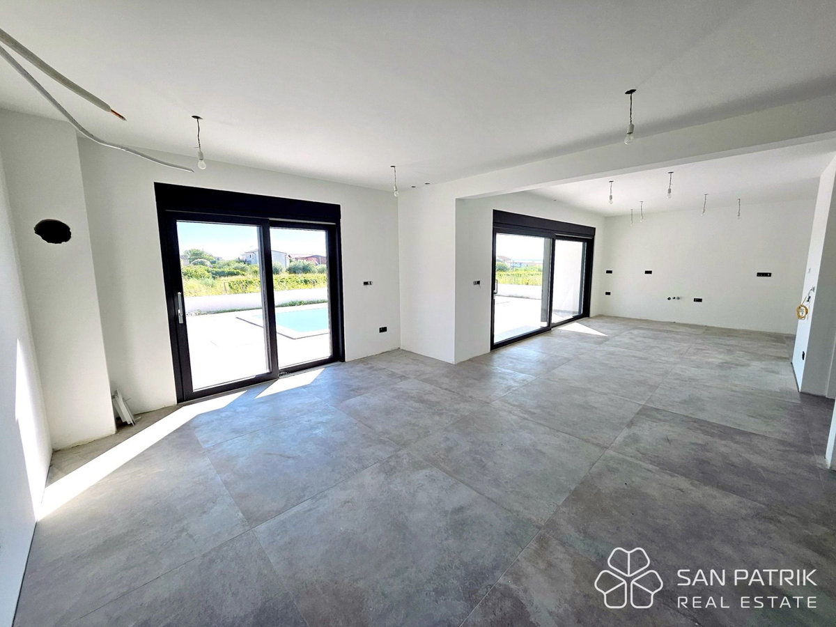 Casa moderna con piscina vicino al mare – Vrsi