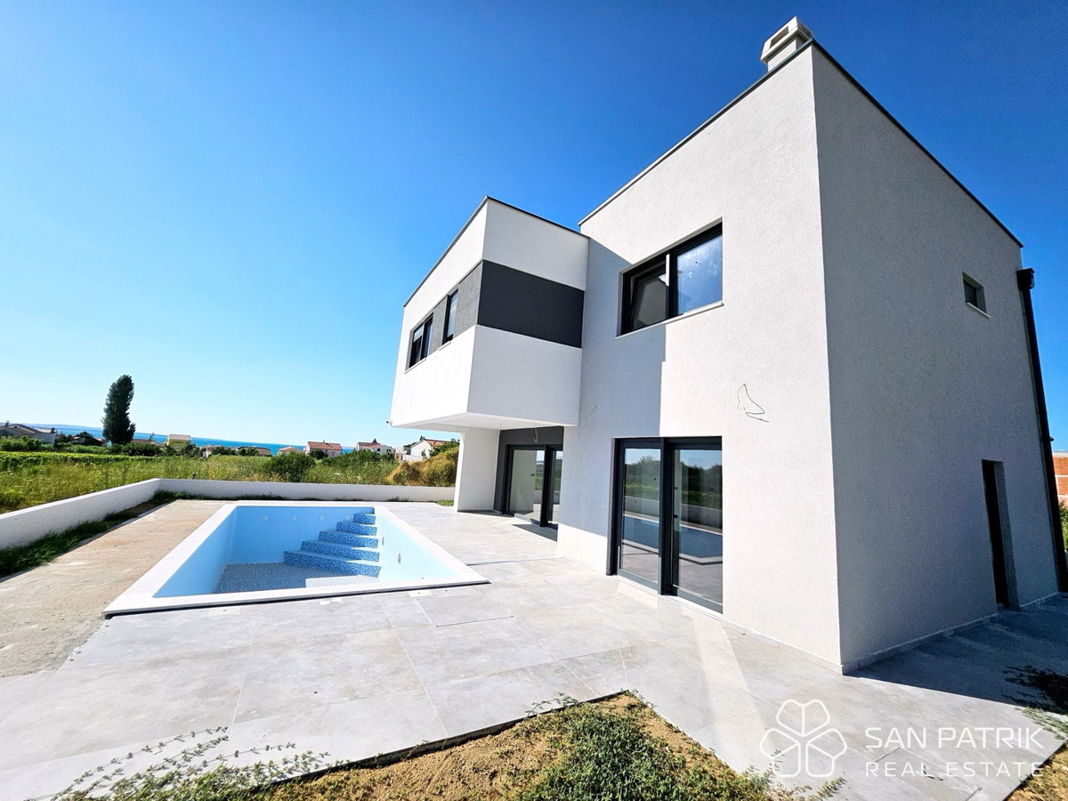 Casa moderna con piscina vicino al mare – Vrsi