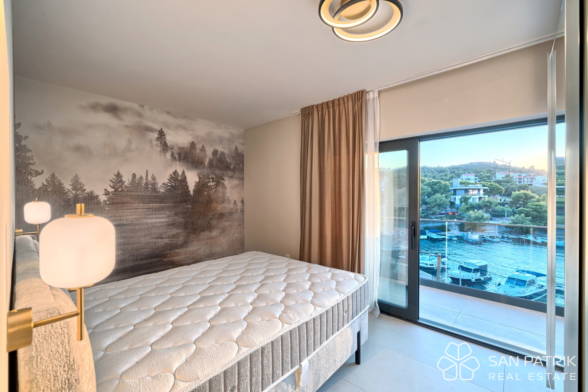 RAŽANJ – VILLA MEDITERRANEA MODERNA IN PRIMA FILA SUL MARE CON PISCINA