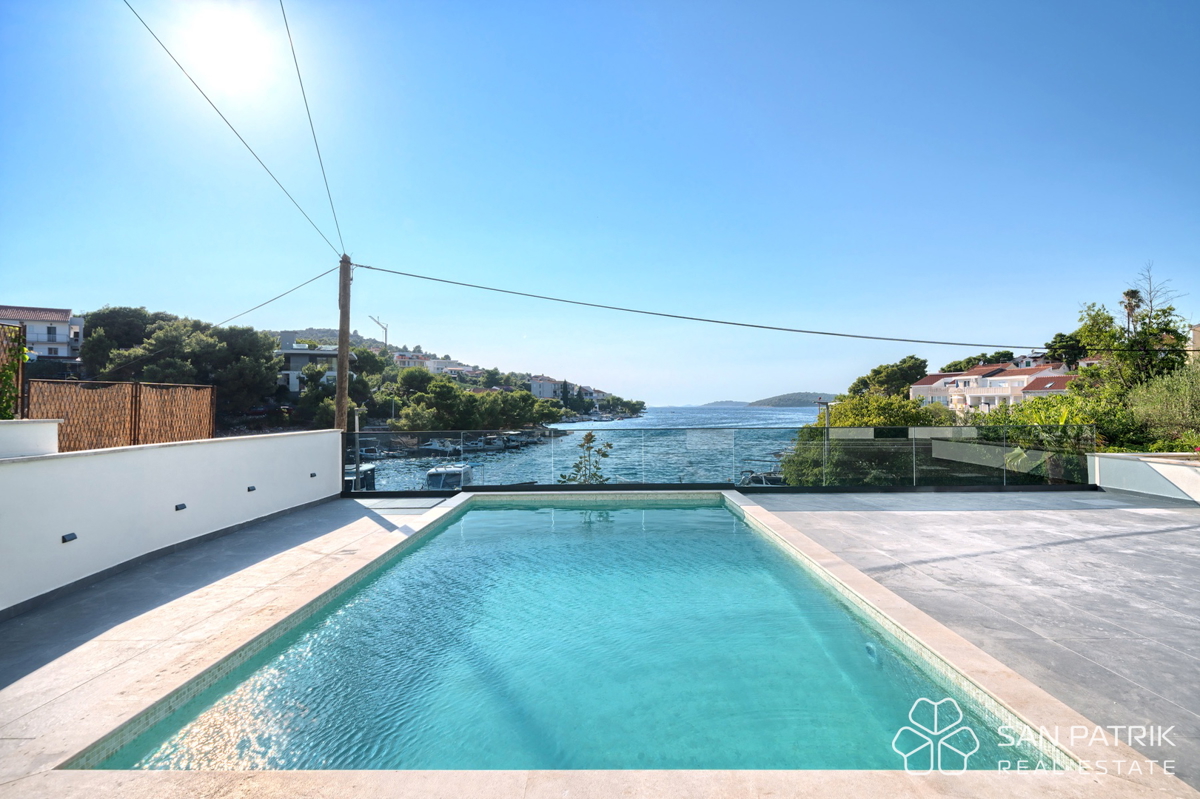 RAŽANJ – VILLA MEDITERRANEA MODERNA IN PRIMA FILA SUL MARE CON PISCINA