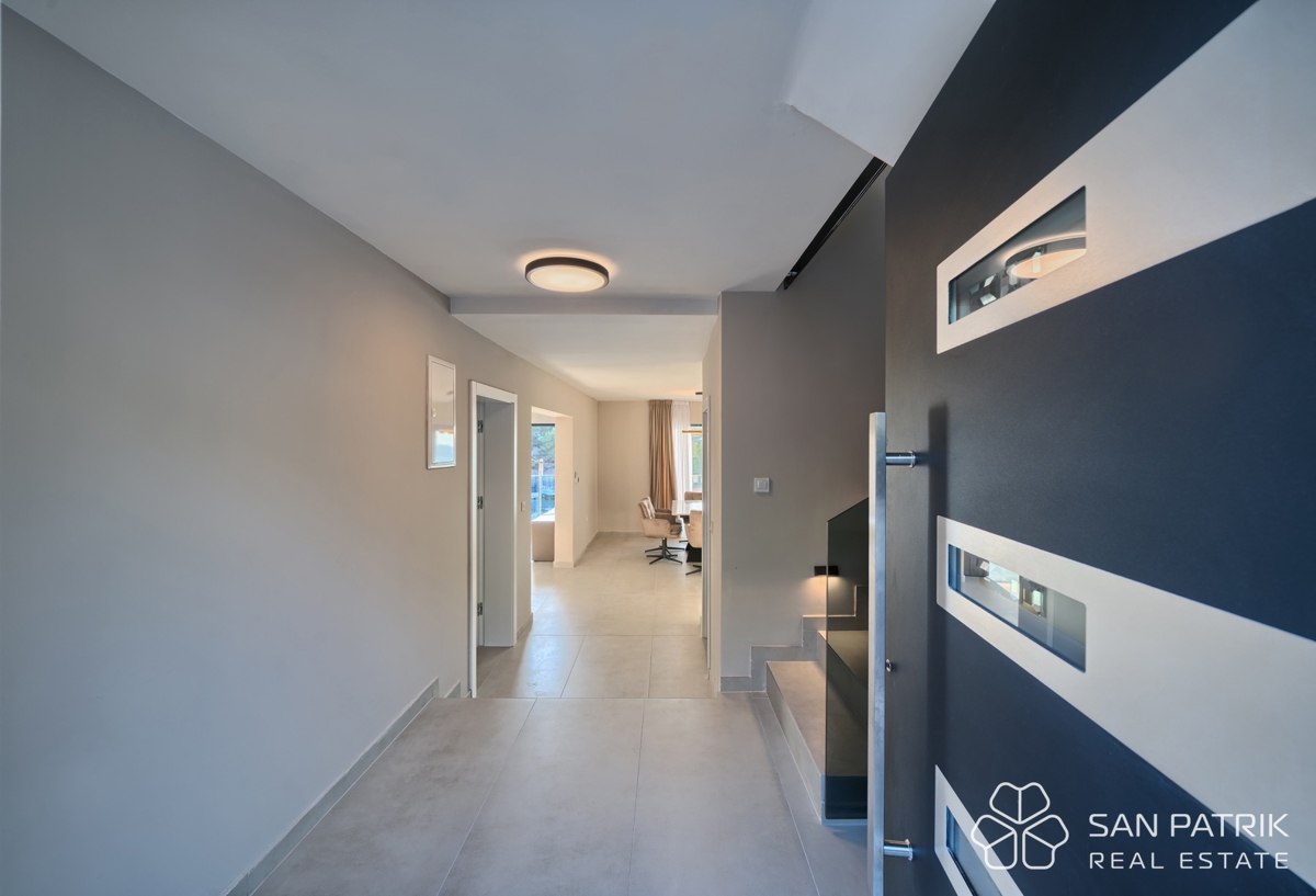 RAŽANJ – VILLA MEDITERRANEA MODERNA IN PRIMA FILA SUL MARE CON PISCINA