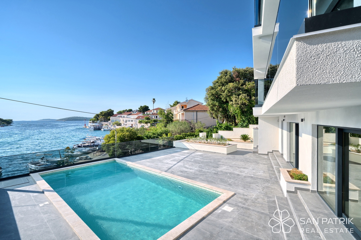 RAŽANJ – VILLA MEDITERRANEA MODERNA IN PRIMA FILA SUL MARE CON PISCINA