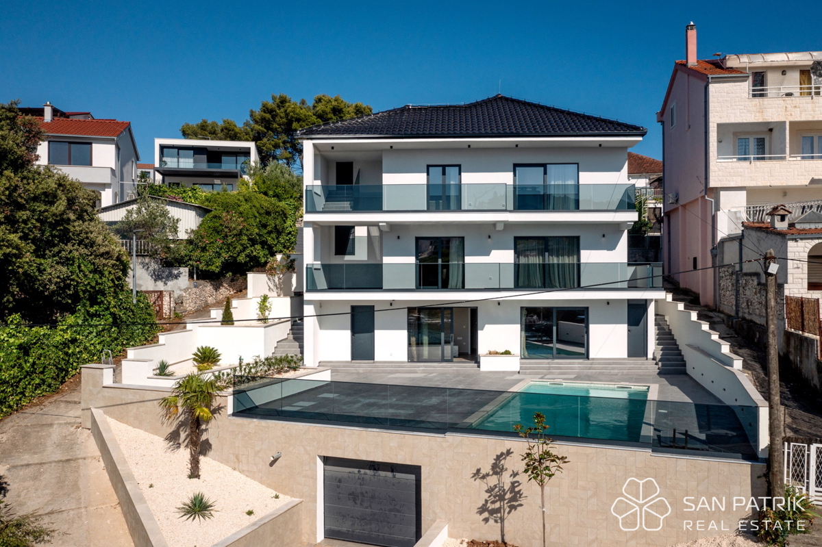 RAŽANJ – VILLA MEDITERRANEA MODERNA IN PRIMA FILA SUL MARE CON PISCINA