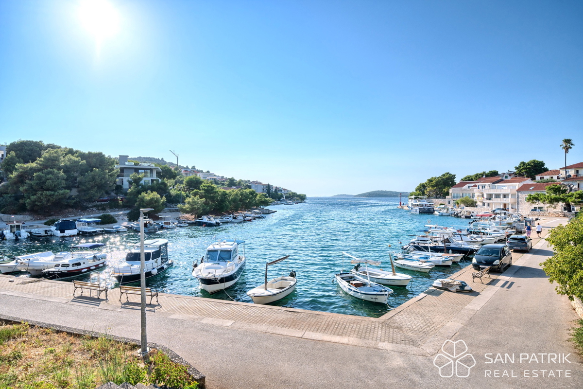 RAŽANJ – VILLA MEDITERRANEA MODERNA IN PRIMA FILA SUL MARE CON PISCINA