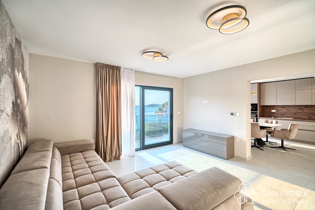 RAŽANJ – VILLA MEDITERRANEA MODERNA IN PRIMA FILA SUL MARE CON PISCINA